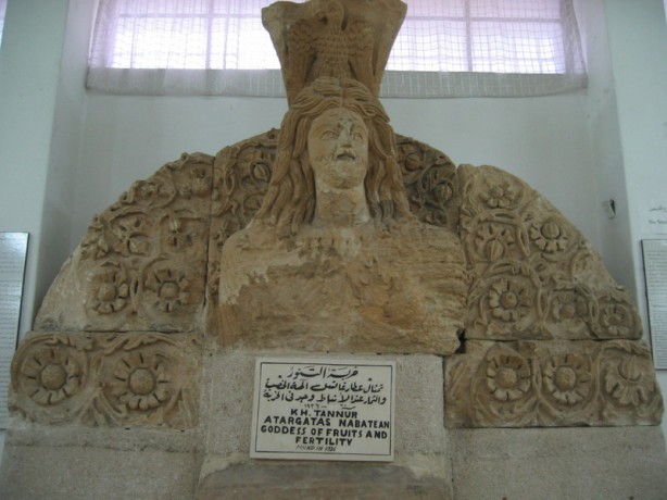 20051225-151425_Jordan_Archeological_Museum_Amman_Atargatas_[Atargatis].med