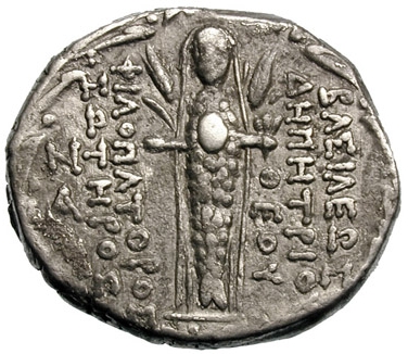 Η οπίσθια όψη ενός νομίσματος του Δημητρίου III απεικονίζει τα ψάρινο σώμα της Ατάργατις, με πέπλο, κρατώντας λουλούδια, ενω πλαισιώνεται από στελέχη κριθαριού.